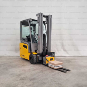 ELEVATEUR JUNGHEINRICH EFG215 ELECTRIQUE  4x ROUES JUMELEES ELC1504